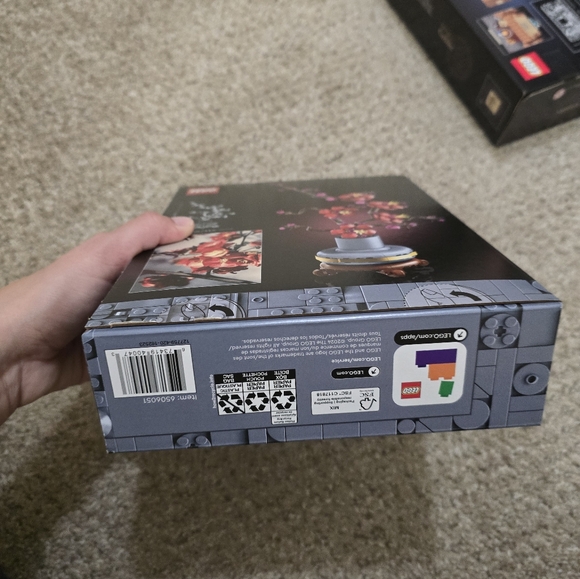 LEGO Botanical Collection Plum Blossom Set NIB - Picture 4 of 5